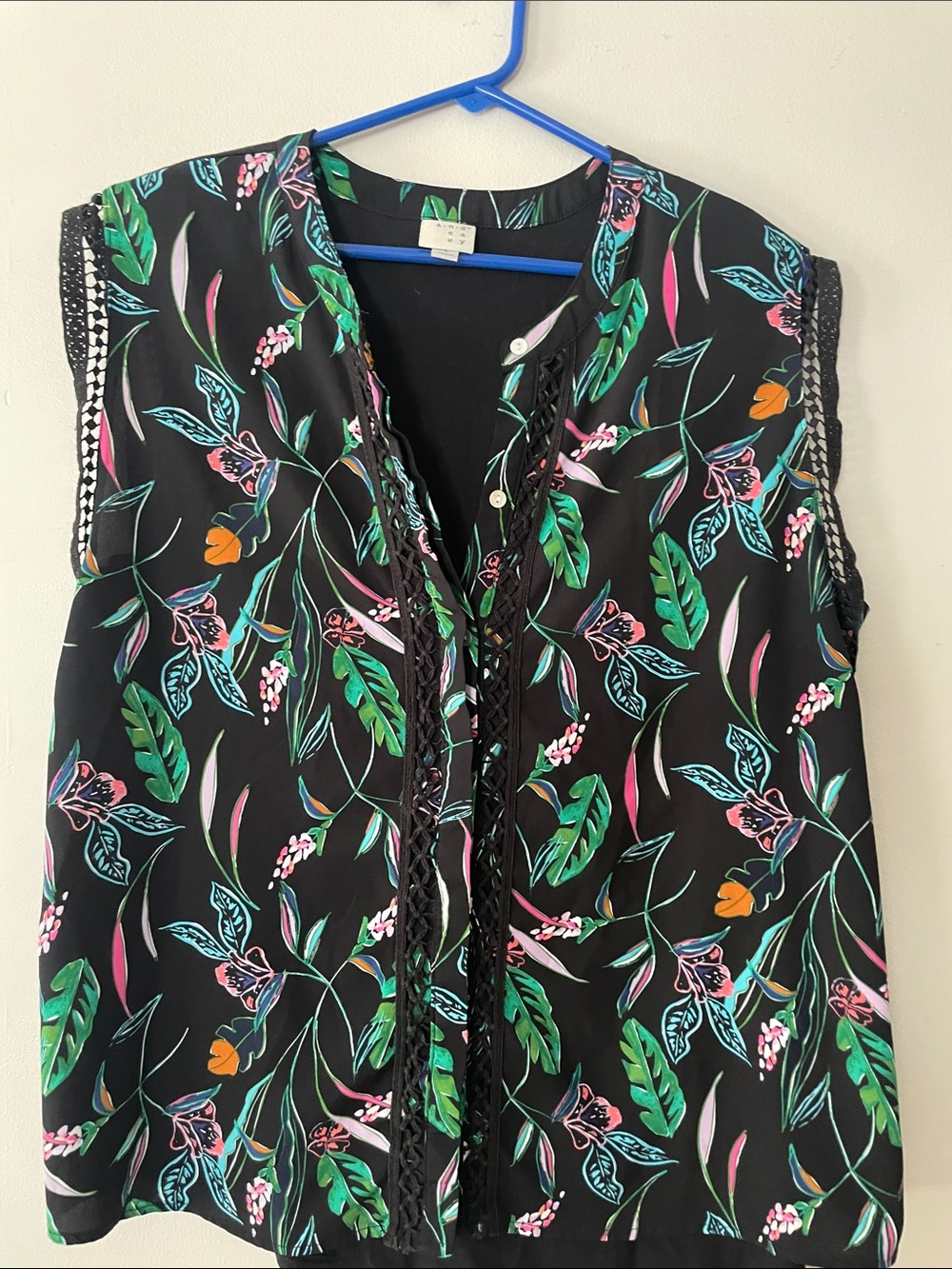 Women’s Black Floral Lace-Trim Sleeveless Camisole - Vibrant Pink & Green Print